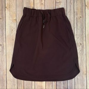 Lululemon On The Fly Skirt Black Satin/Maroon Sz 2
